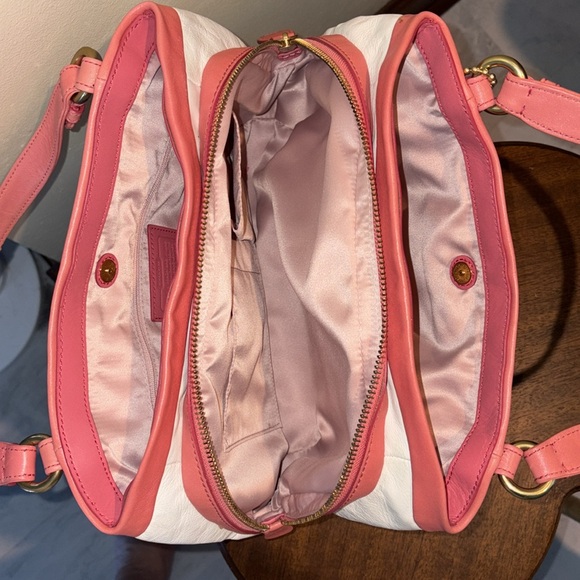 Coach 18601 Turnlock front pocket shoulder bag 3 compartment leather white/coral - Picture 8 of 17